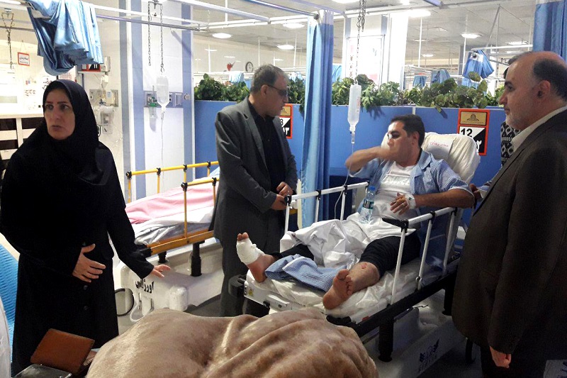 عیادت فرماندار از مصدومین حادثه تصادف اتوبوس با تانکر حامل مواد سوختی